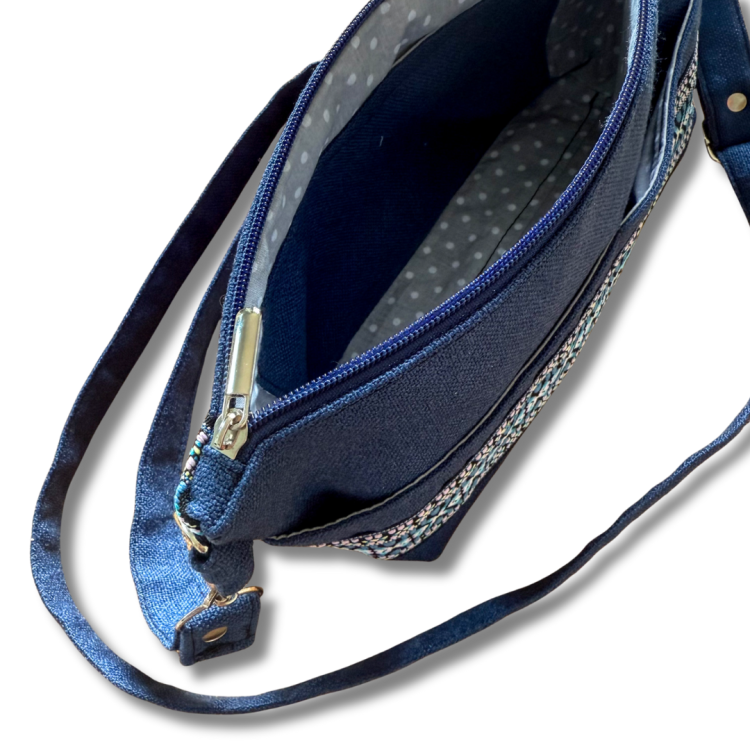 torebka granatowa środek.png