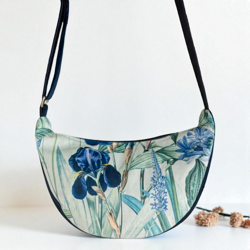 HALFMOON BAG IRYSY.jpeg