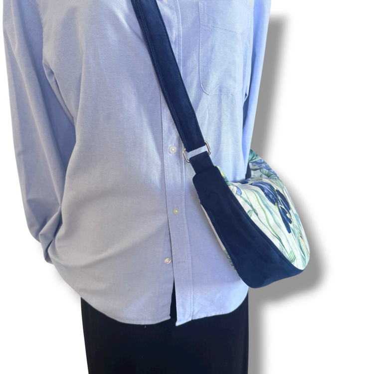 HALFMOON BAG IRYSY MANEKIN.jpeg