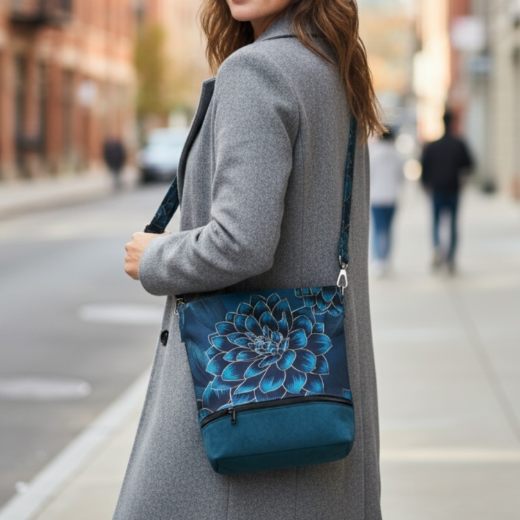 LISTONOSZKA NIEBIESKI KWIAT MODELKA.png